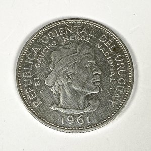 Moneda de Plata "El Gaucho" - 10 Pesos Uruguayos 1961 - imagen 3