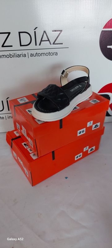 Lote anterior: Calzado B21-2 Talle 30-34: Ropa y Accesorios