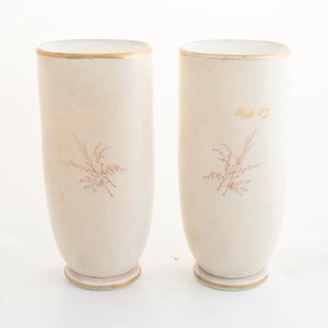 Par de Floreros de Opalina Beige con Decoración de Personajes y Motivos Florales - 26cm - imagen 2