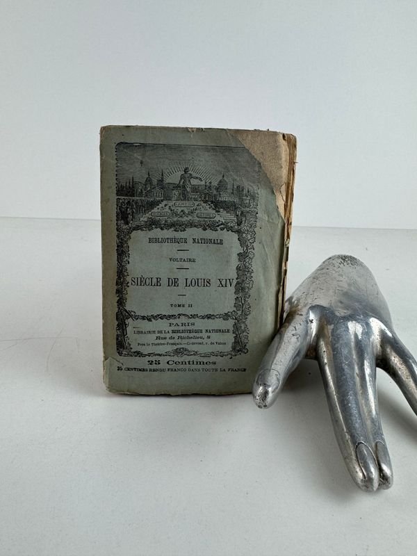 Libro antiguo de Voltaire, editorial Bibliothèque Nationale - imagen 2