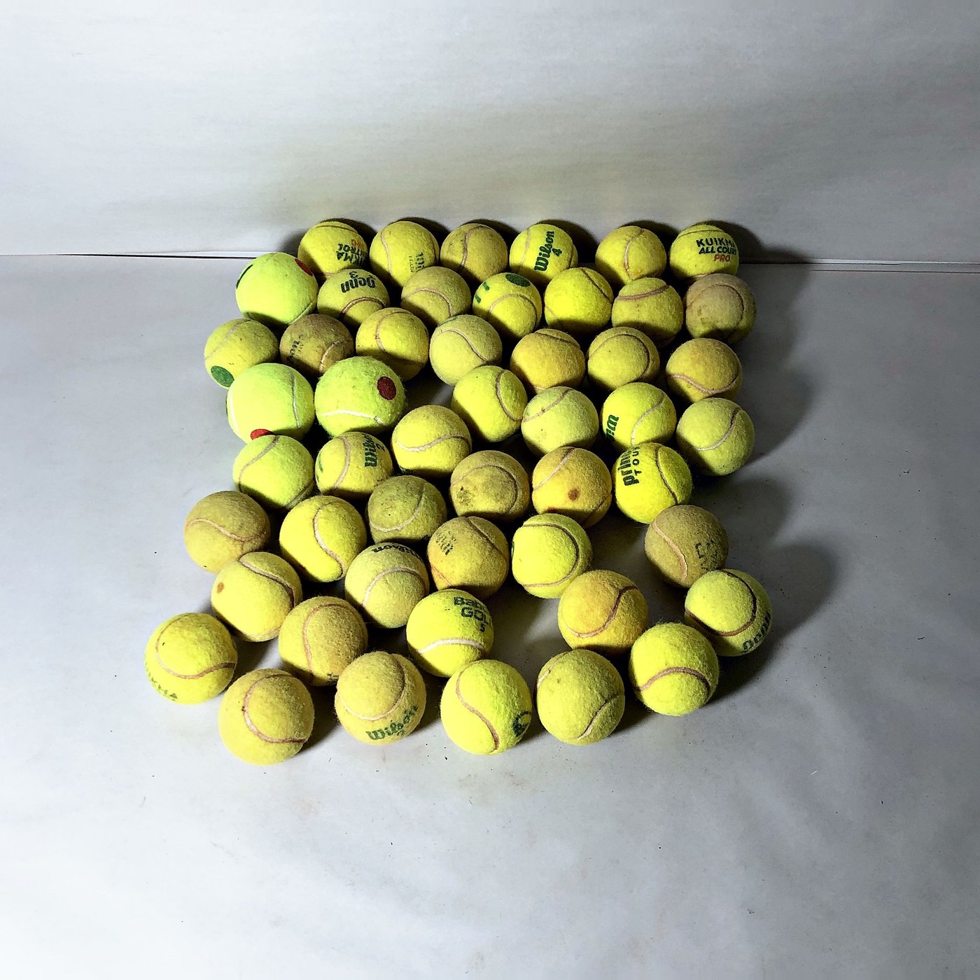 Lote de 50 Pelotas de Tenis Wilson y otras marcas