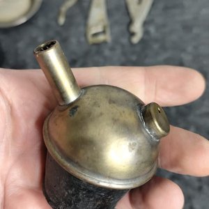 Lote de Objetos Antiguos: Tijeras, Caja Metálica, Taza y Herramientas - imagen 5