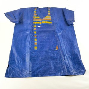 Lote siguiente: Túnica Africana Azul con Detalles Bordados y Estampados