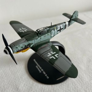 Lote siguiente: Maqueta Coleccionable Messerschmitt Bf 109 G-10 Segunda Guerra Mundial Escala 1:72