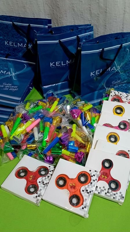 Lote siguiente: Regalos para fiestas y entretenimiento