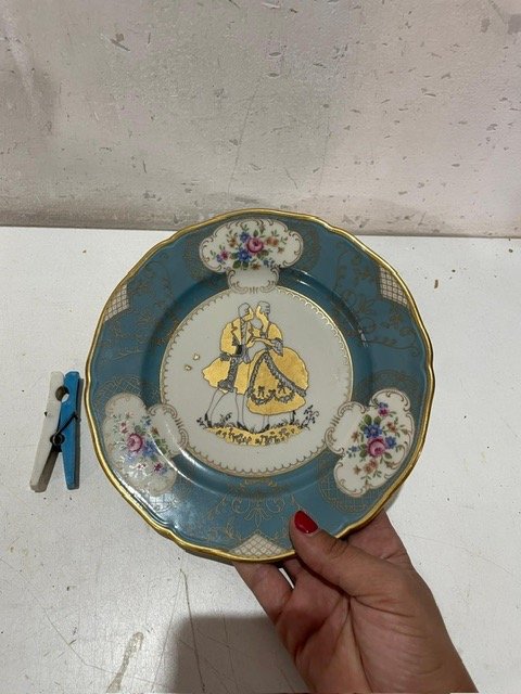 Lote siguiente: Plato Bavaria Azul y Blanco con Manija de Oro