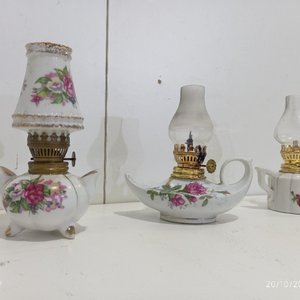 Lote de 3 Mini Faroles a Kerosene de Cerámica con Motivos Florales - imagen 3