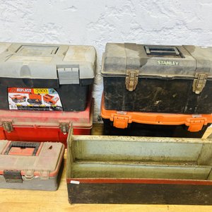 Lote #063 – Seis cajas porta herramientas + tres cajas para herramientas de mano - imagen 4