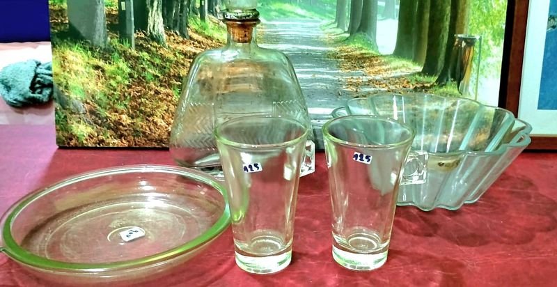 Lote siguiente: Vidrios Antiguos y Accesorios para Decoración