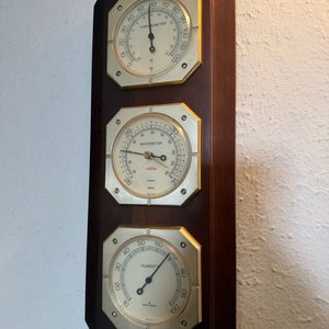 Lote siguiente: Estación Meteorológica de Pared con Termómetro, Barómetro y Higrómetro