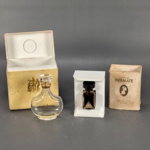 Lote de 5 piezas: Frascos de perfume, candelabro de porcelana, despojador y florero naranja - imagen 8