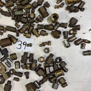 Lote de 160 Piezas de Bronce para Conexiones y Herrajes - imagen 3