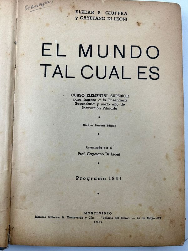 Libros de geografía y historia antiguos con escultura de mano de plata - imagen 5