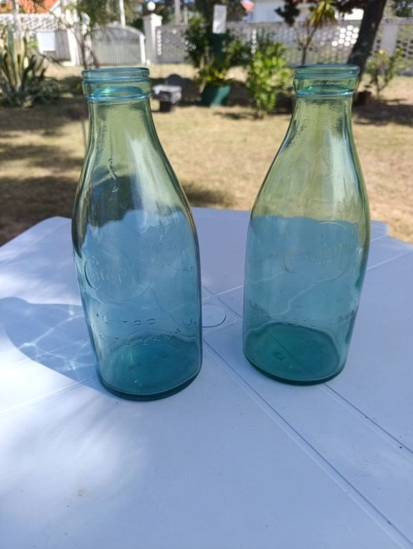 Botellas de vidrio vintage y etiquetas - imagen 1