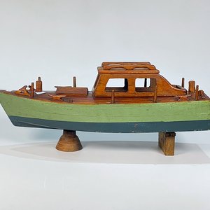 Lote siguiente: Maqueta de Yate en Madera Color Verde - 61 cm
