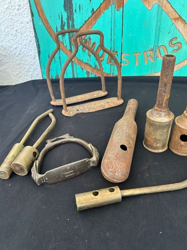 Colección de objetos antiguos y herrajes - imagen 4