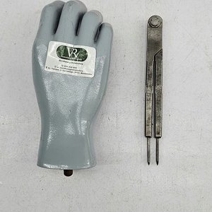 Compás de Hierro Antiguo con Soporte de Mano - imagen 3