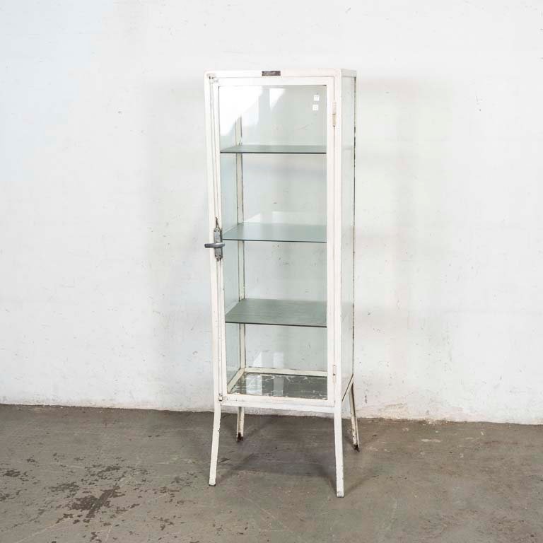 Lote anterior: Vitrina de hierro con estantes de vidrio para decoración