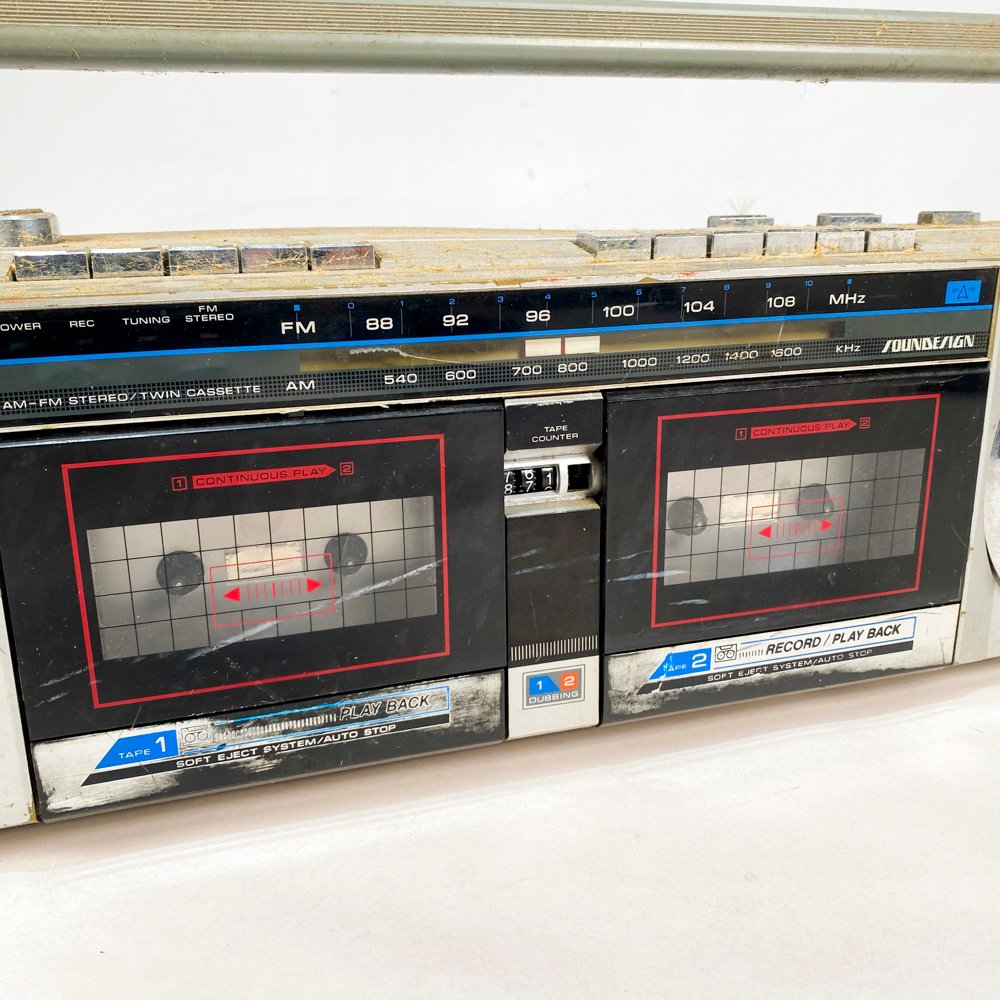 Antiguo radio casetera TWIN a la vista - imagen 3
