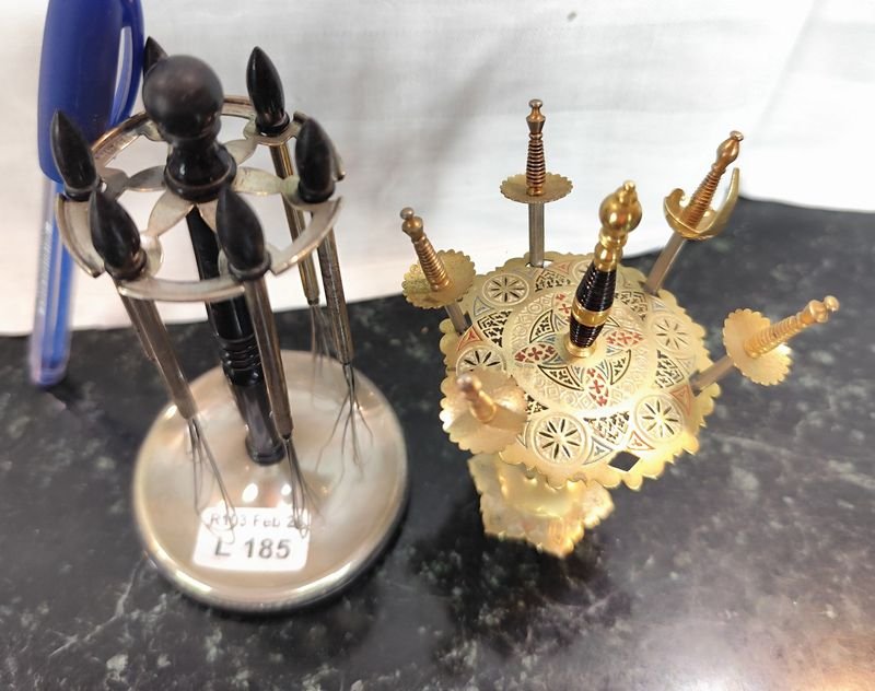 Juego de pinchos para copetín en metal con diseño damasquino - imagen 2