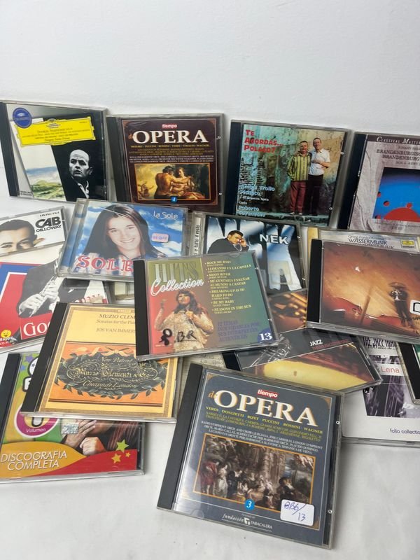 Colección de CDs y DVDs en buen estado - imagen 4