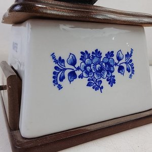 Antiguo Molino de Café Manual con Cuerpo de Cerámica y Base de Madera - imagen 4