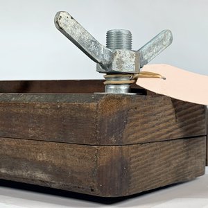 Prensa Rústica de Madera con Tornillos Metálicos - imagen 2