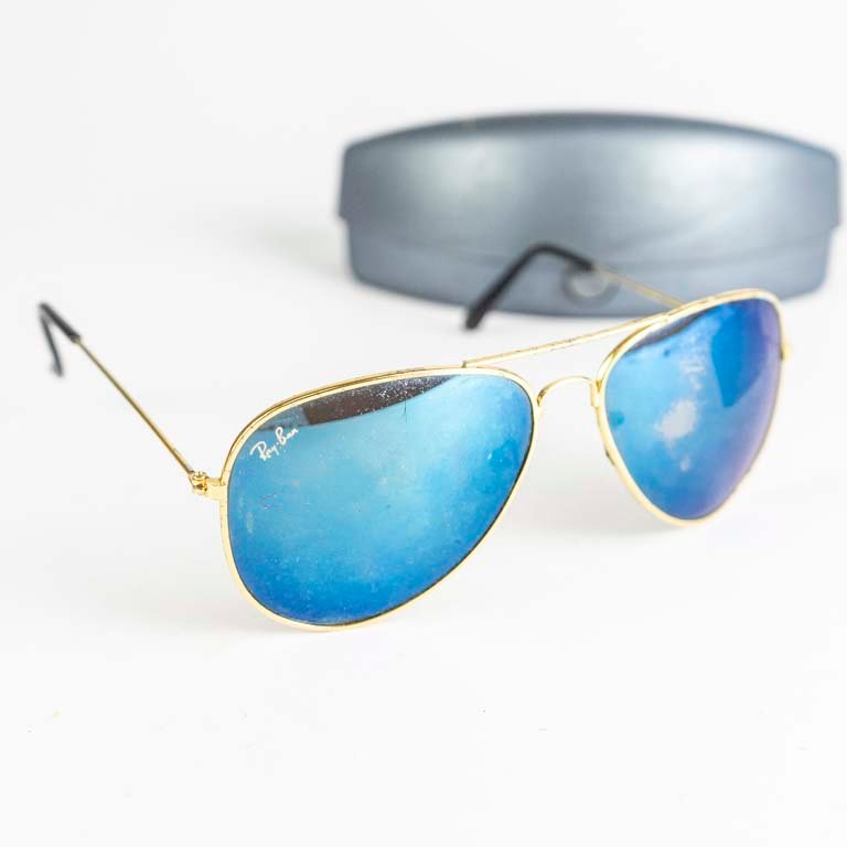 Lote anterior: Par de lentes de sol imitación Ray Ban con detalles y avería