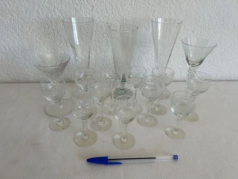 Colección de copas y vasos en cristal y vidrio - imagen 5
