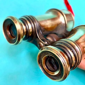 Antiguos prismaticos en bronce. Grandes de 14 cm de largo por 10 cemento de ancho 11.5 cm. - imagen 3