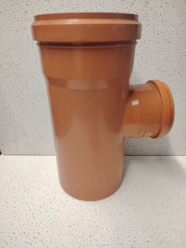 Tubería de PVC con ángulo de 90° y dimensiones 160 x 110 - imagen 1