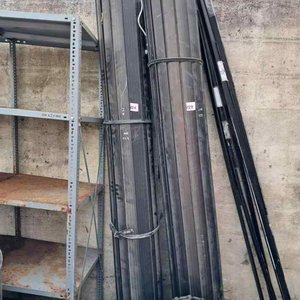 Lote siguiente: Dos Rollos Grandes de Material Negro