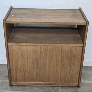 Mueble Auxiliar de Madera con Dos Puertas y Estante - imagen 6