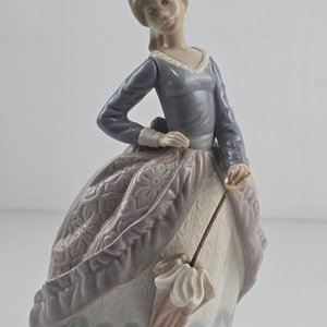 Figura de Porcelana Española Lladró Mujer con Sombrilla - imagen 3