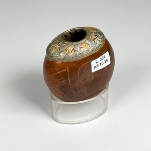 Mate galleta virola de plata y oro ,con soporte acrílico - imagen 2