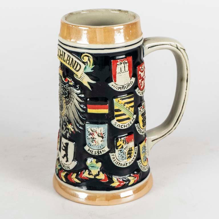 Jarra de cerveza alemana de cerámica con escudos en relieve de ciudades de Alemania - imagen 2