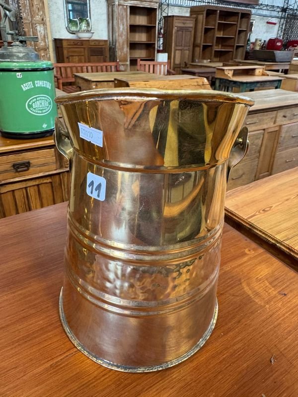 Medidas de latón bronceado: Vaso antiguo con detalles ornamentales - imagen 4
