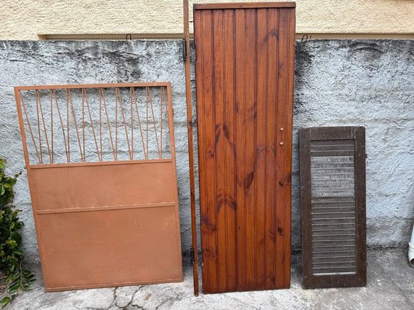 Postigón de Hierro, Puerta de Madera y Postigo