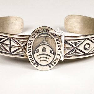 Pulsera Rígida de Plata Labrada "Legislatura Ciudad de Buenos Aires" - imagen 3