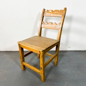 Lote anterior: Par de Sillas de Madera Rústicas con Respaldo Decorado