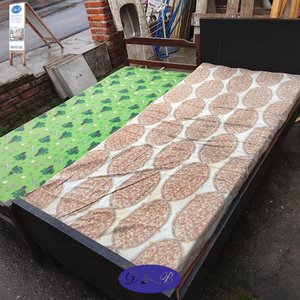 Lote anterior: 2 Camas de Una Plaza con Colchonetas