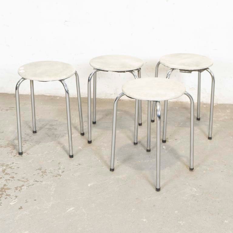 Juego de 4 Banquetas Redondas Tapizadas con Patas Cromadas