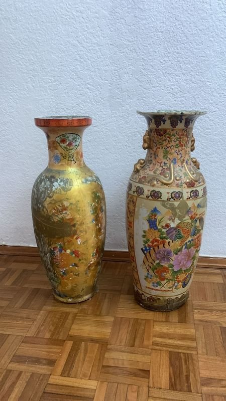 Lote siguiente: Jarrones de porcelana cantón decorados con flores y motivos de aves