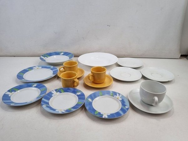 Lote de Vajilla Surtida: Platos de Postre Florales, Tazas de Café Amarillas y Set de Desayuno Blanco - imagen 1