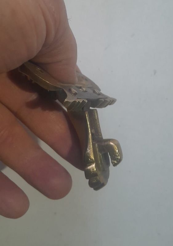 Antigua Cerradura en Bronce con figuras Mitológicas y llave - imagen 5