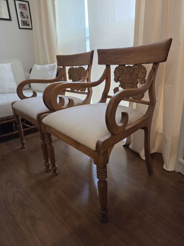Pare de sillas de madera modernas de excelente calidad - imagen 2