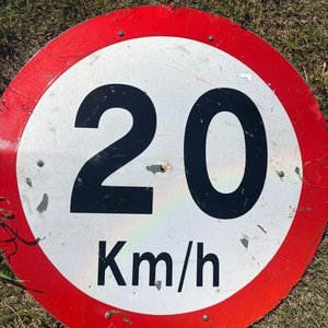Cartel de señalización de 20 km/h - imagen 3