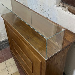 Lote siguiente: Mostrador de Madera con Vidrio