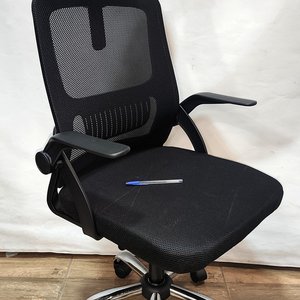 Lote siguiente: Silla de Escritorio Ergonómica Negra con Respaldo Lumbar y Apoyacabezas