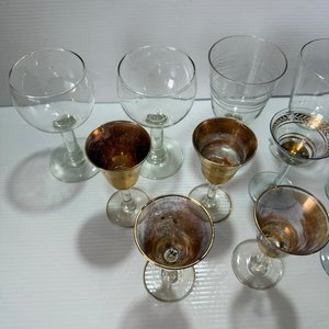 Lote de 13 Copas de Licor Variadas con Detalles Dorados - imagen 3